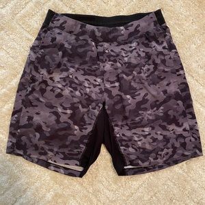 Men’s Lululemon shorts Sz. L